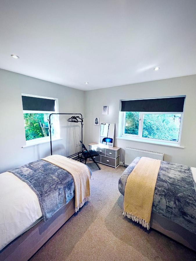 Absolutely Beautiful Hemel Hempstead 2-Bedroom For 1-5 Guests - Contractors Welcome エクステリア 写真